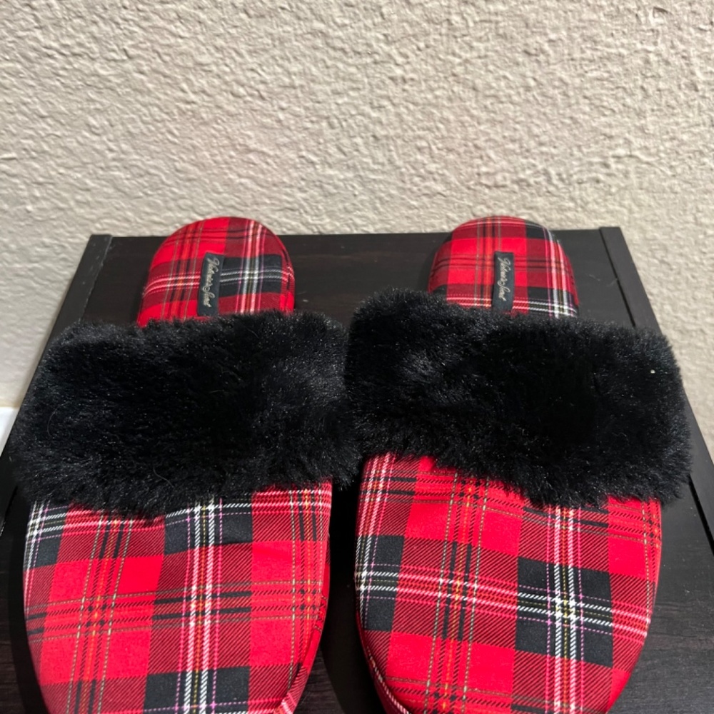 Slippers - Picture 2 of 2